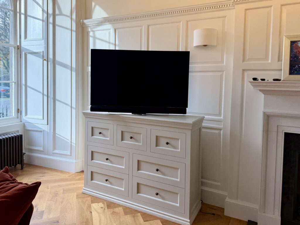 Lounge TV lift cabinet with TV and soundbar and swivel